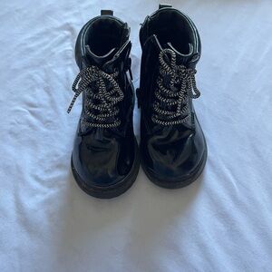 wonder nation Black Patent Lace-Up Kids Ankle Boots with Contrast Laces